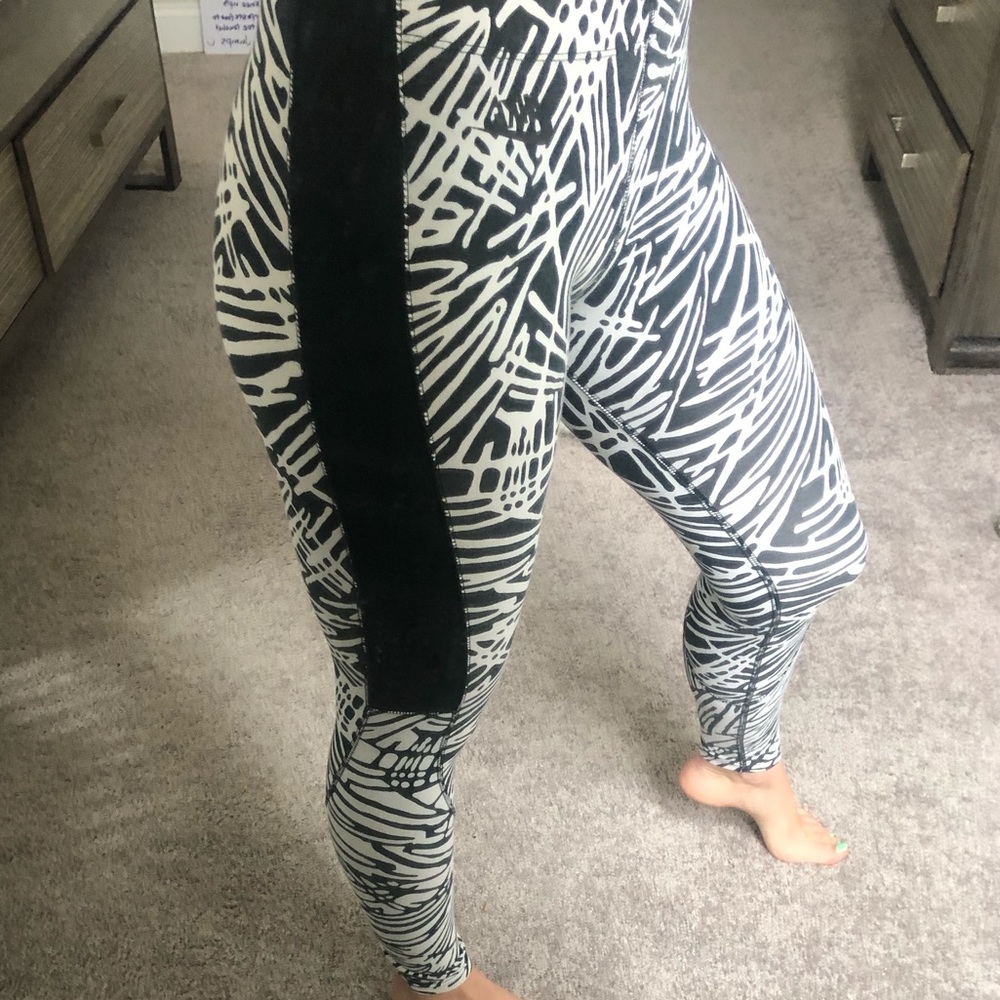 Nike Small Black & White Leggings
